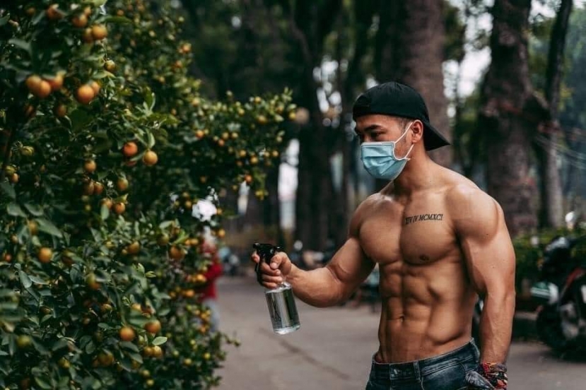 Sau soái ca bán dưa hấu, đến lượt hot boy 8 múi đi bán quất khiến dân tình điên đảo - Ảnh 3 Sau soái ca bán dưa hấu, đến lượt hot boy 8 múi đi bán quất khiến dân tình điên đảo - Ảnh 3
