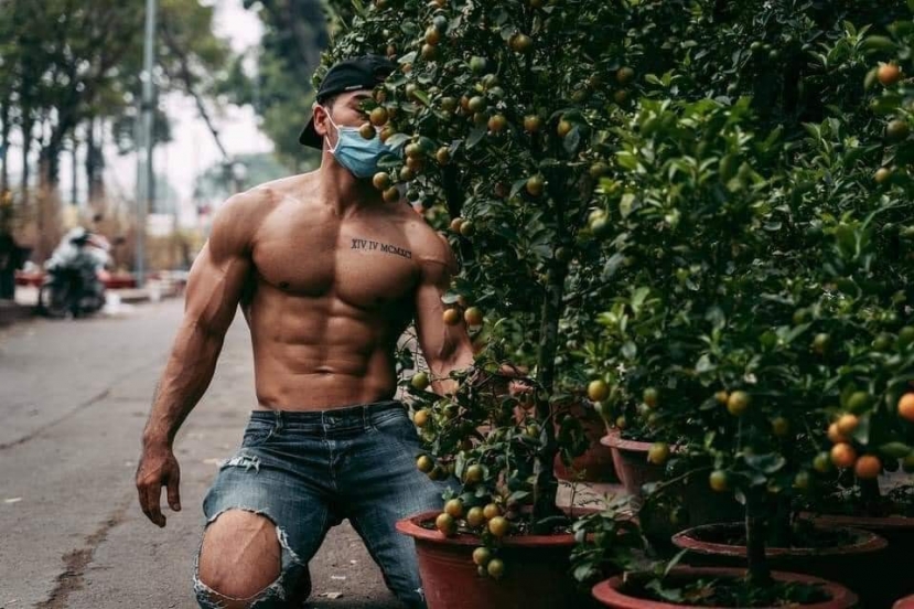 Sau soái ca bán dưa hấu, đến lượt hot boy 8 múi đi bán quất khiến dân tình điên đảo - Ảnh 6 Sau soái ca bán dưa hấu, đến lượt hot boy 8 múi đi bán quất khiến dân tình điên đảo - Ảnh 6