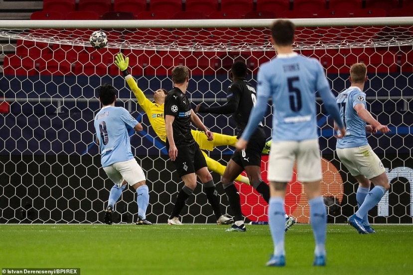 De Bruyne tung cú sút sấm sét bằng chân trái mở tỷ số cho Man City. Ảnh: Daily Mail De Bruyne tung cú sút sấm sét bằng chân trái mở tỷ số cho Man City. Ảnh: Daily Mail