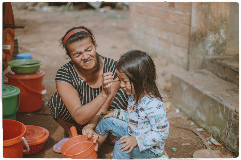 Cảm động câu chuyện người mẹ đầu óc không bình thường, phải nuôi con một mình - Ảnh 3 Cảm động câu chuyện người mẹ đầu óc không bình thường, phải nuôi con một mình - Ảnh 3