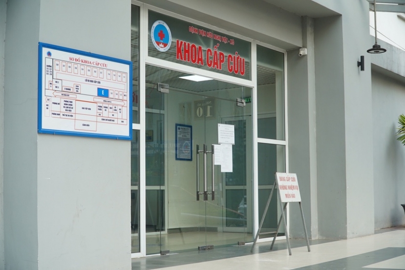 Khoa cấp cứu Bệnh viện Hữu nghị được phong tỏa trong chiều ngày 12/5. Ảnh: Zingnews Khoa cấp cứu Bệnh viện Hữu nghị được phong tỏa trong chiều ngày 12/5. Ảnh: Zingnews