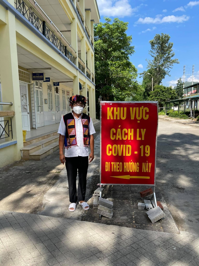 Ông Đoàn Ngọc Hải rời khỏi khu cách ly sau 2 lần xét nghiệm âm tính SARS-CoV-2. Ảnh: FBNV Ông Đoàn Ngọc Hải rời khỏi khu cách ly sau 2 lần xét nghiệm âm tính SARS-CoV-2. Ảnh: FBNV