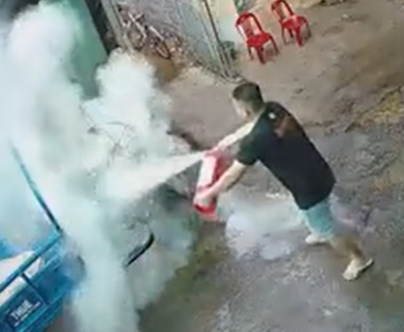 May mà có người hỗ trợ, nếu không chẳng biết hậu quả thế nào. Ảnh chụp từ clip May mà có người hỗ trợ, nếu không chẳng biết hậu quả thế nào. Ảnh chụp từ clip
