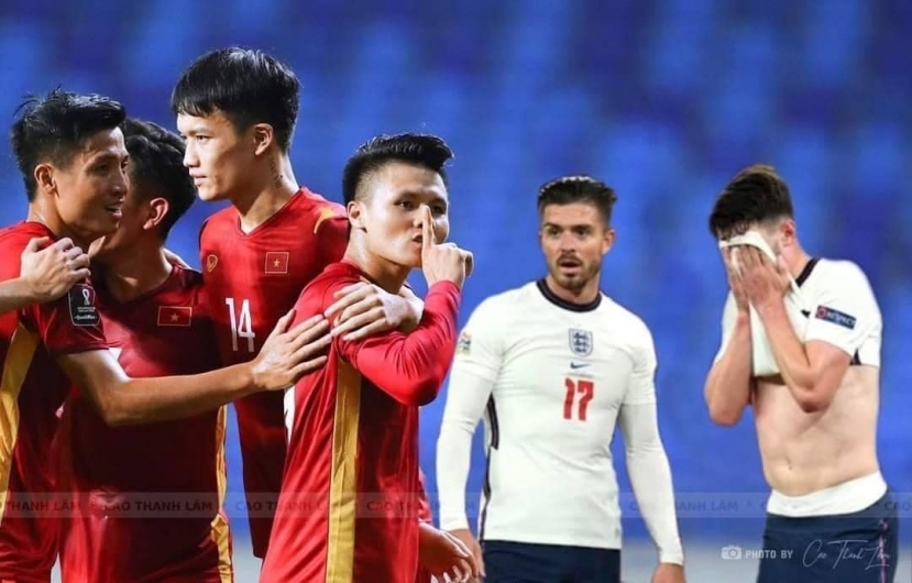 Quang Hải, Hoàng Đức và các đồng đội ngạo nghễ ăn mừng trên sự bàng hoàng của Jack Grelish và các cầu thủ đội tuyển Anh. Quang Hải, Hoàng Đức và các đồng đội ngạo nghễ ăn mừng trên sự bàng hoàng của Jack Grelish và các cầu thủ đội tuyển Anh.
