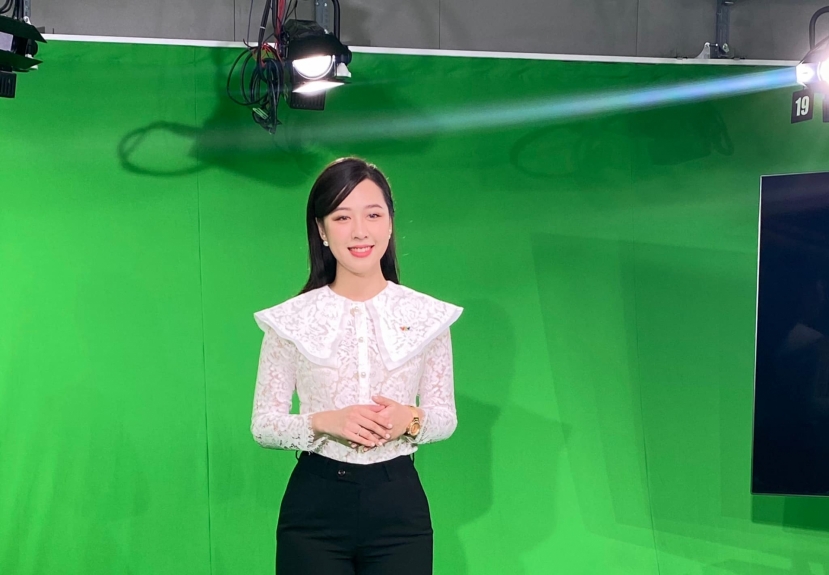 MC VTV được tỷ phú cầu hôn trên máy bay: Vẻ đẹp đúng chuẩn hoa hậu, thân hình hoàn hảo vạn người mê - Ảnh 2 MC VTV được tỷ phú cầu hôn trên máy bay: Vẻ đẹp đúng chuẩn hoa hậu, thân hình hoàn hảo vạn người mê - Ảnh 2