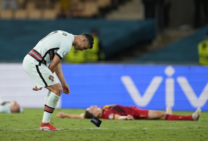 Ronaldo nghi vấn mỉa mai đối phương thắng vì may mắn, triệu fan nhắc lại chức vô địch Euro 2016 - Ảnh 2 Ronaldo nghi vấn mỉa mai đối phương thắng vì may mắn, triệu fan nhắc lại chức vô địch Euro 2016 - Ảnh 2