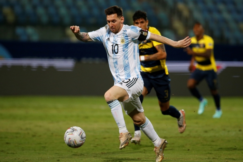Copa America 2021 như 'ao làng' V.League: Messi đá ở 'ruộng cày', phạm lỗi thô bạo đến câu giờ có đủ cả - Ảnh 1 Copa America 2021 như 'ao làng' V.League: Messi đá ở 'ruộng cày', phạm lỗi thô bạo đến câu giờ có đủ cả - Ảnh 1