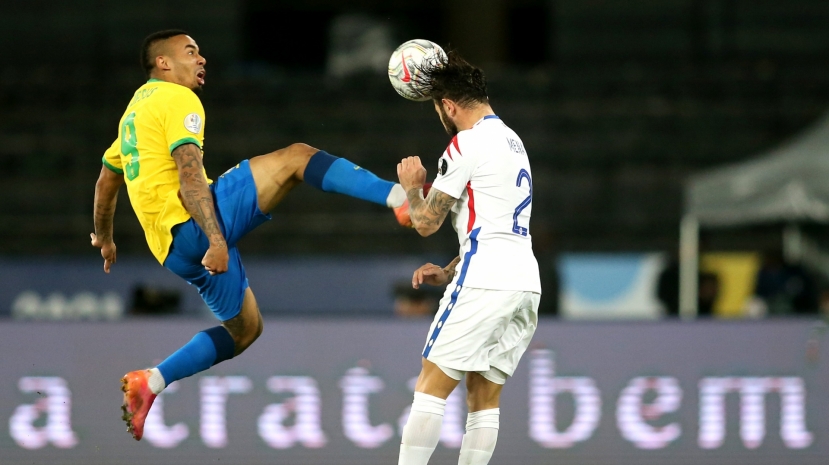 Copa America 2021 như 'ao làng' V.League: Messi đá ở 'ruộng cày', phạm lỗi thô bạo đến câu giờ có đủ cả - Ảnh 3 Copa America 2021 như 'ao làng' V.League: Messi đá ở 'ruộng cày', phạm lỗi thô bạo đến câu giờ có đủ cả - Ảnh 3