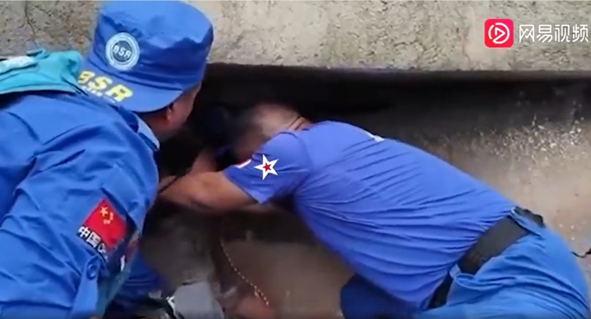 Mưa lũ lịch sử tại Trung Quốc: Em bé 4 tháng tuổi sống sót thần kỳ sau khi bị chôn vùi trong đống đổ nát gần 2 ngày - Ảnh 1 Mưa lũ lịch sử tại Trung Quốc: Em bé 4 tháng tuổi sống sót thần kỳ sau khi bị chôn vùi trong đống đổ nát gần 2 ngày - Ảnh 1