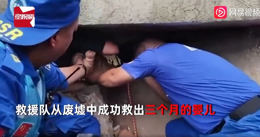 Mưa lũ lịch sử tại Trung Quốc: Em bé 4 tháng tuổi sống sót thần kỳ sau khi bị chôn vùi trong đống đổ nát gần 2 ngày - Ảnh 3 Mưa lũ lịch sử tại Trung Quốc: Em bé 4 tháng tuổi sống sót thần kỳ sau khi bị chôn vùi trong đống đổ nát gần 2 ngày - Ảnh 3
