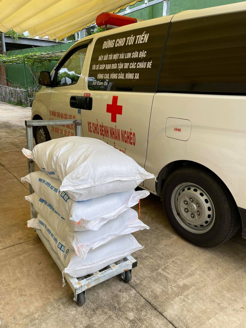 Ông Đoàn Ngọc Hải đem tặng chiếc xe cứu thương, kêu gọi quyên góp 3 tỷ để vượt qua đại dịch Covid-19 - Ảnh 6 Ông Đoàn Ngọc Hải đem tặng chiếc xe cứu thương, kêu gọi quyên góp 3 tỷ để vượt qua đại dịch Covid-19 - Ảnh 6