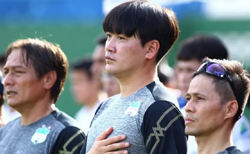 Bên cạnh đó, chuyên gia phân tích Kim Tae Min cũng được vị chiến lược gia người Hàn Quốc để mắt tới Bên cạnh đó, chuyên gia phân tích Kim Tae Min cũng được vị chiến lược gia người Hàn Quốc để mắt tới
