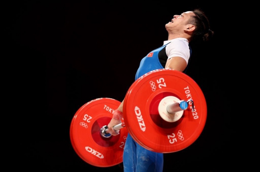 'Siêu nhân' cử tạ Trung Quốc gây choáng tại Olympic: Nâng tạ gần 200 kg với chỉ bằng một chân - Ảnh 1 'Siêu nhân' cử tạ Trung Quốc gây choáng tại Olympic: Nâng tạ gần 200 kg với chỉ bằng một chân - Ảnh 1