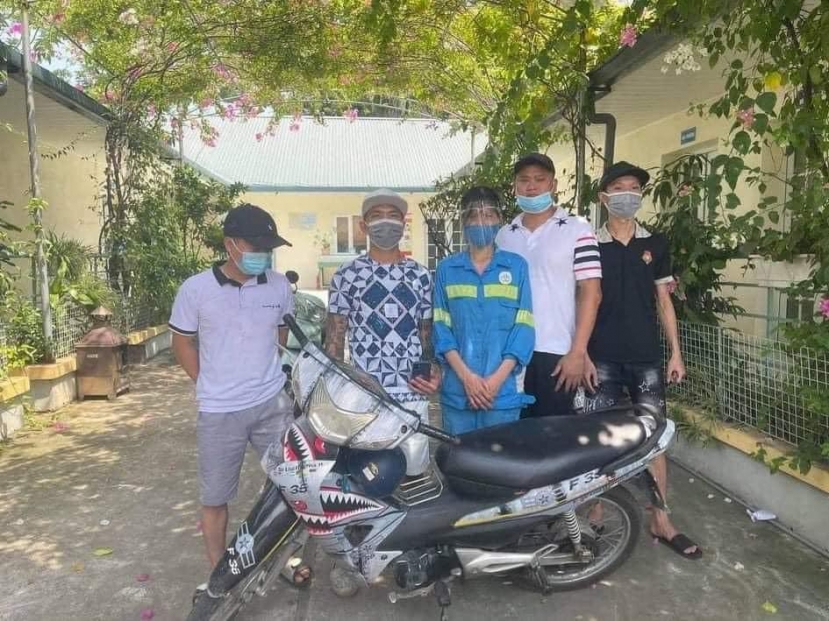 Nữ công nhân bị kẻ gian trấn lột chiếc xe máy nhận 5 niềm vui cùng một lúc, lập tức có hành động đầy cảm phục - Ảnh 4 Nữ công nhân bị kẻ gian trấn lột chiếc xe máy nhận 5 niềm vui cùng một lúc, lập tức có hành động đầy cảm phục - Ảnh 4