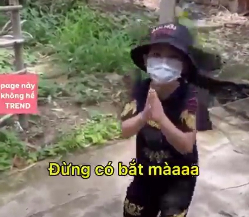 Ông bố dắt con đi dạo, bỏ chạy mất hình khi nhìn thấy công an: 'Tình nghĩa bố con' chắc có bền lâu? - Ảnh 4 Ông bố dắt con đi dạo, bỏ chạy mất hình khi nhìn thấy công an: 'Tình nghĩa bố con' chắc có bền lâu? - Ảnh 4