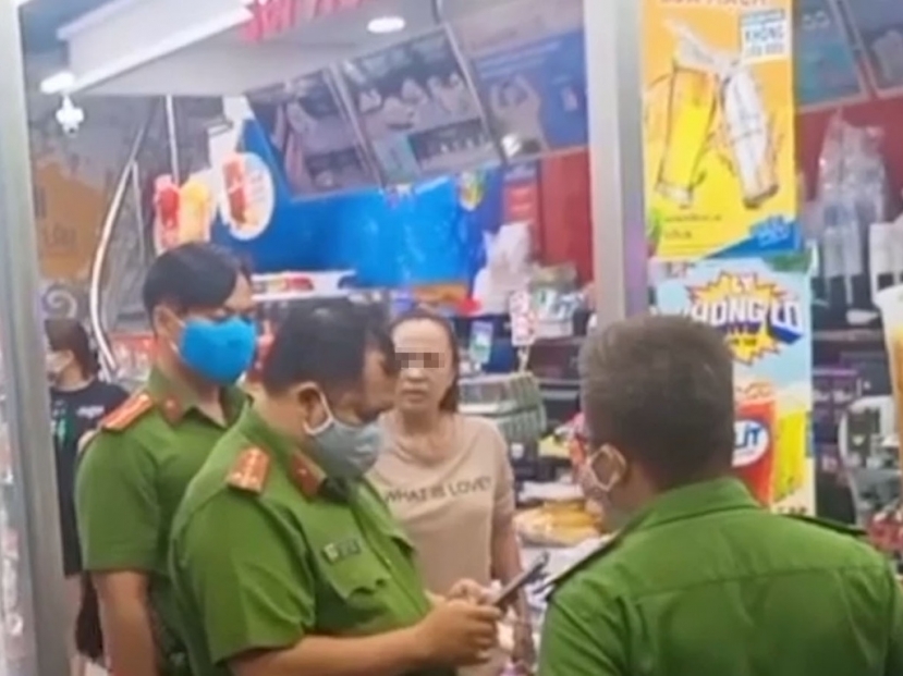 Người phụ nữ ra đường không đeo khẩu trang, bị phạt 16 triệu đồng trong 3 tháng: Người mẹ tiết lộ con bị tâm thần? - Ảnh 3 Người phụ nữ ra đường không đeo khẩu trang, bị phạt 16 triệu đồng trong 3 tháng: Người mẹ tiết lộ con bị tâm thần? - Ảnh 3