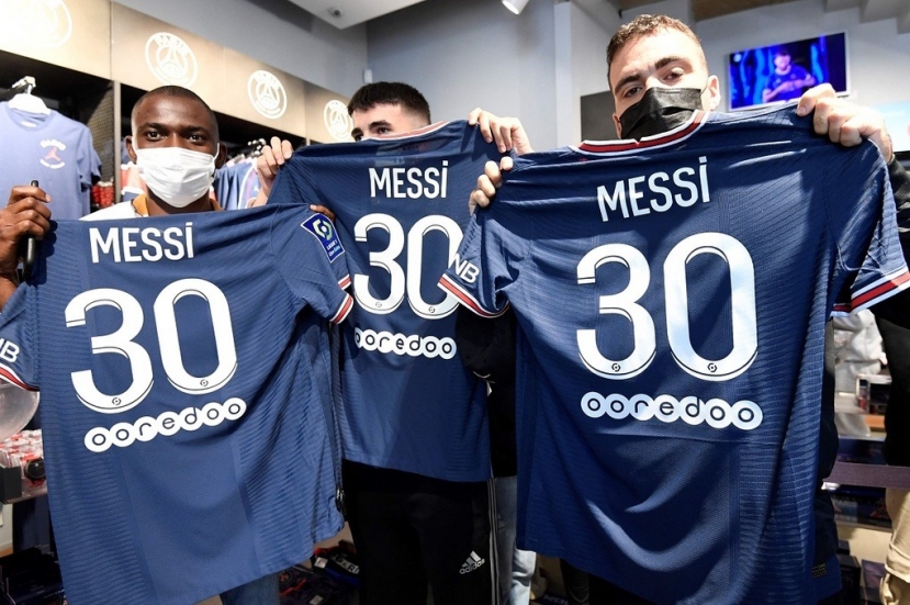 Messi hóa 'ông hoàng chốt đơn' tại PSG: Áo đấu 'cháy hàng' trong 20 phút, không kịp in để bán - Ảnh 6 Messi hóa 'ông hoàng chốt đơn' tại PSG: Áo đấu 'cháy hàng' trong 20 phút, không kịp in để bán - Ảnh 6