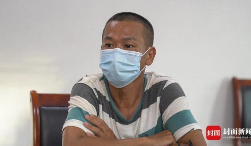 Bố của Quan Hongchan - một người nông dân trồng cam cũng không hiểu tại sao cuộc sống lại có nhiều xáo trộn đến vậy Bố của Quan Hongchan - một người nông dân trồng cam cũng không hiểu tại sao cuộc sống lại có nhiều xáo trộn đến vậy