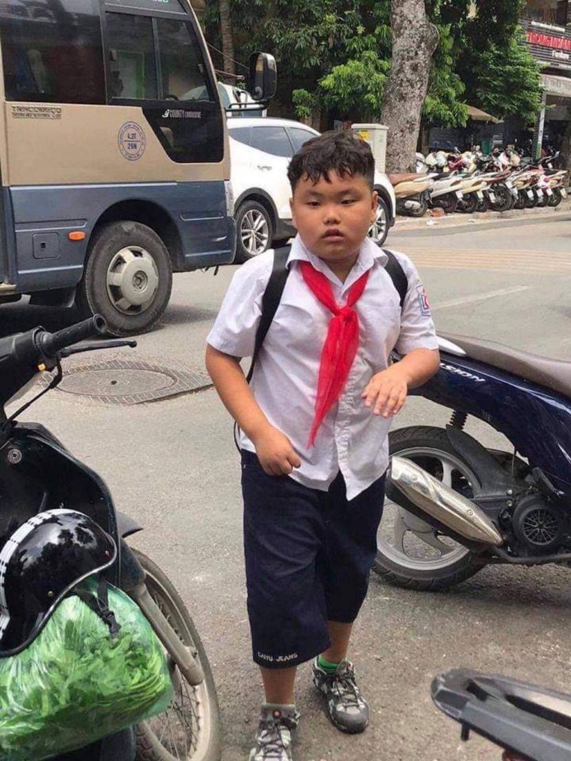 'Huyền thoại' Bi béo nhà Xuân Bắc lại được nhắc đến mùa khai giảng, hình ảnh năm nay vẫn tiếp tục 'tấu hài' - Ảnh 5 'Huyền thoại' Bi béo nhà Xuân Bắc lại được nhắc đến mùa khai giảng, hình ảnh năm nay vẫn tiếp tục 'tấu hài' - Ảnh 5