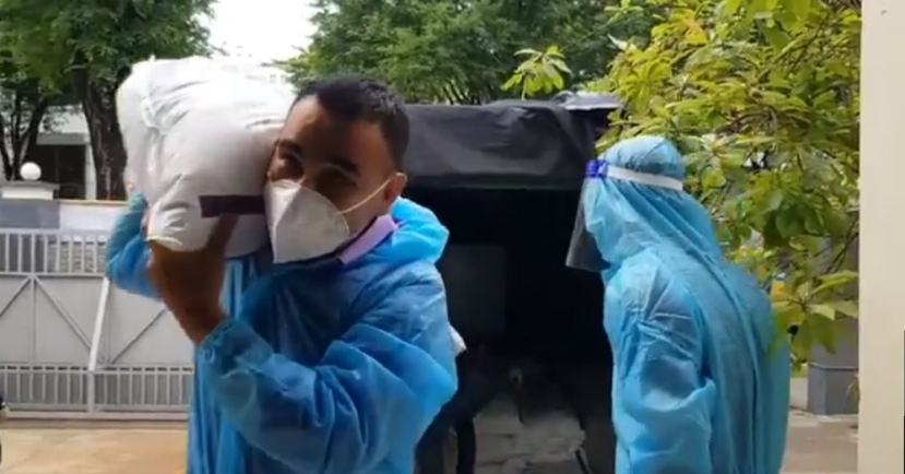 'MC quốc dân' Quyền Linh lộ dung nhan bất thường sau nhiều tháng lao lực giữa mùa dịch - Ảnh 2 'MC quốc dân' Quyền Linh lộ dung nhan bất thường sau nhiều tháng lao lực giữa mùa dịch - Ảnh 2