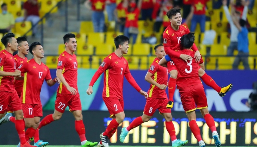 ĐT Việt Nam vs Australia: Khi trước mặt Quang Hải là 'ngọn núi' của châu Á - Ảnh 4 ĐT Việt Nam vs Australia: Khi trước mặt Quang Hải là 'ngọn núi' của châu Á - Ảnh 4