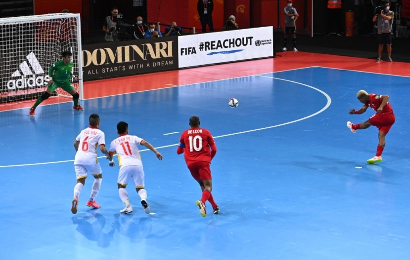 FIFA kinh ngạc trước màn trình diễn của 'người nhện' ĐT Việt Nam, ấn tượng vì siêu phẩm bị từ chối - Ảnh 2 FIFA kinh ngạc trước màn trình diễn của 'người nhện' ĐT Việt Nam, ấn tượng vì siêu phẩm bị từ chối - Ảnh 2