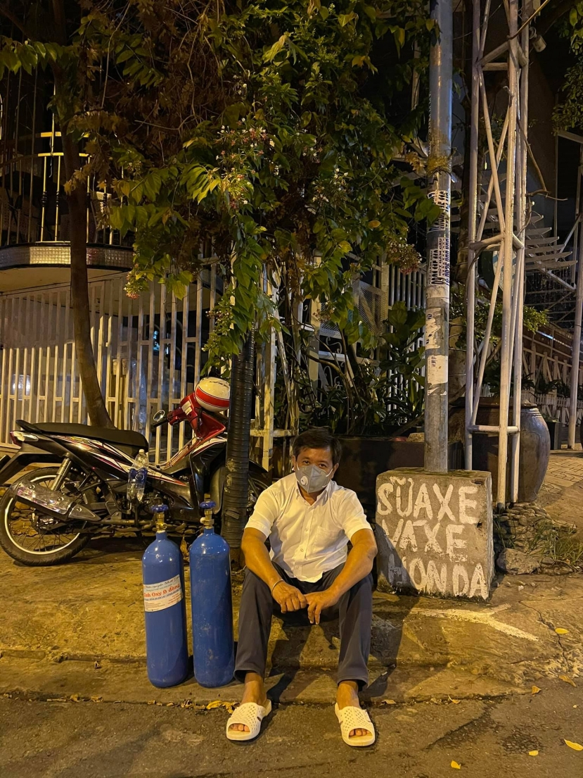 Ông Đoàn Ngọc Hải khoe hàng loạt bình oxy mới, dân mạng nghi 'đá xoáy' vì chi tiết 'bình oxy màu xanh' - Ảnh 3 Ông Đoàn Ngọc Hải khoe hàng loạt bình oxy mới, dân mạng nghi 'đá xoáy' vì chi tiết 'bình oxy màu xanh' - Ảnh 3