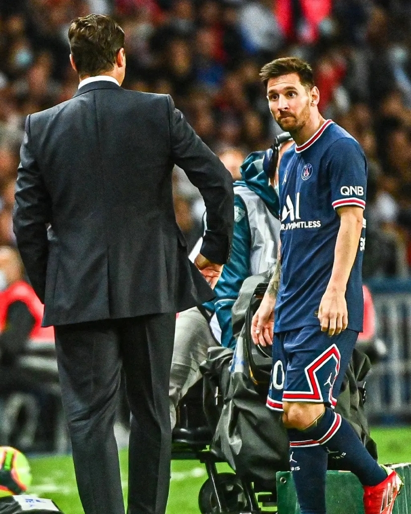 Biến lớn tại PSG: Messi thái độ cực căng với HLV Pochettino, khiến ông thầy bẽ mặt trước vạn CĐV - Ảnh 2 Biến lớn tại PSG: Messi thái độ cực căng với HLV Pochettino, khiến ông thầy bẽ mặt trước vạn CĐV - Ảnh 2