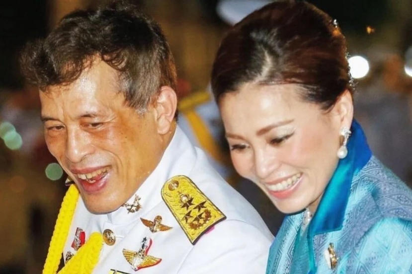 Hoàng hậu và đức vua Thái Lan trong một sự kiện hồi tháng 11/2020. Ảnh: Instagram Hoàng hậu và đức vua Thái Lan trong một sự kiện hồi tháng 11/2020. Ảnh: Instagram
