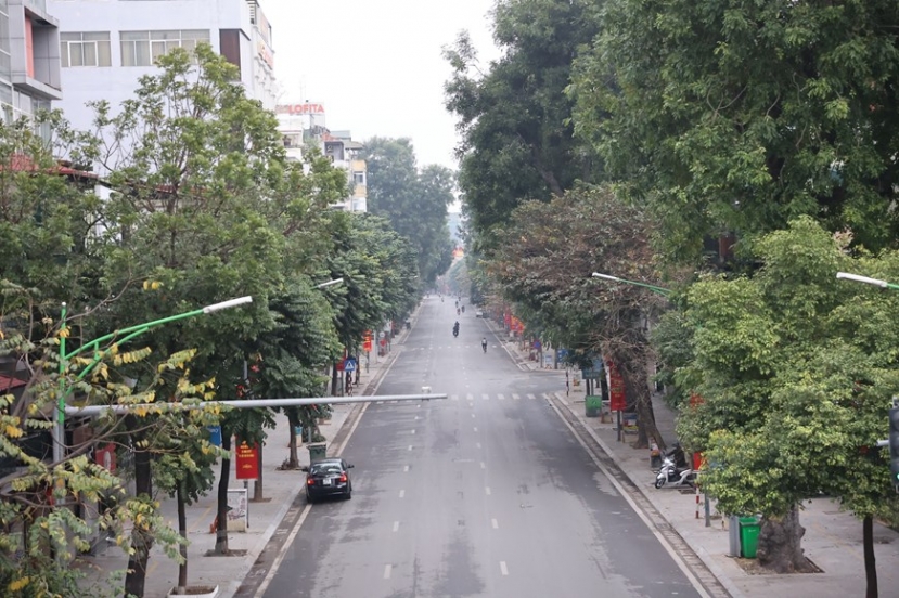 Đường phố quang đãng, chỉ có những ai dậy sớm mới được tận hưởng bầu không khí tuyệt vời của sáng đầu năm như thế này. Ảnh: Vietnamplus Đường phố quang đãng, chỉ có những ai dậy sớm mới được tận hưởng bầu không khí tuyệt vời của sáng đầu năm như thế này. Ảnh: Vietnamplus