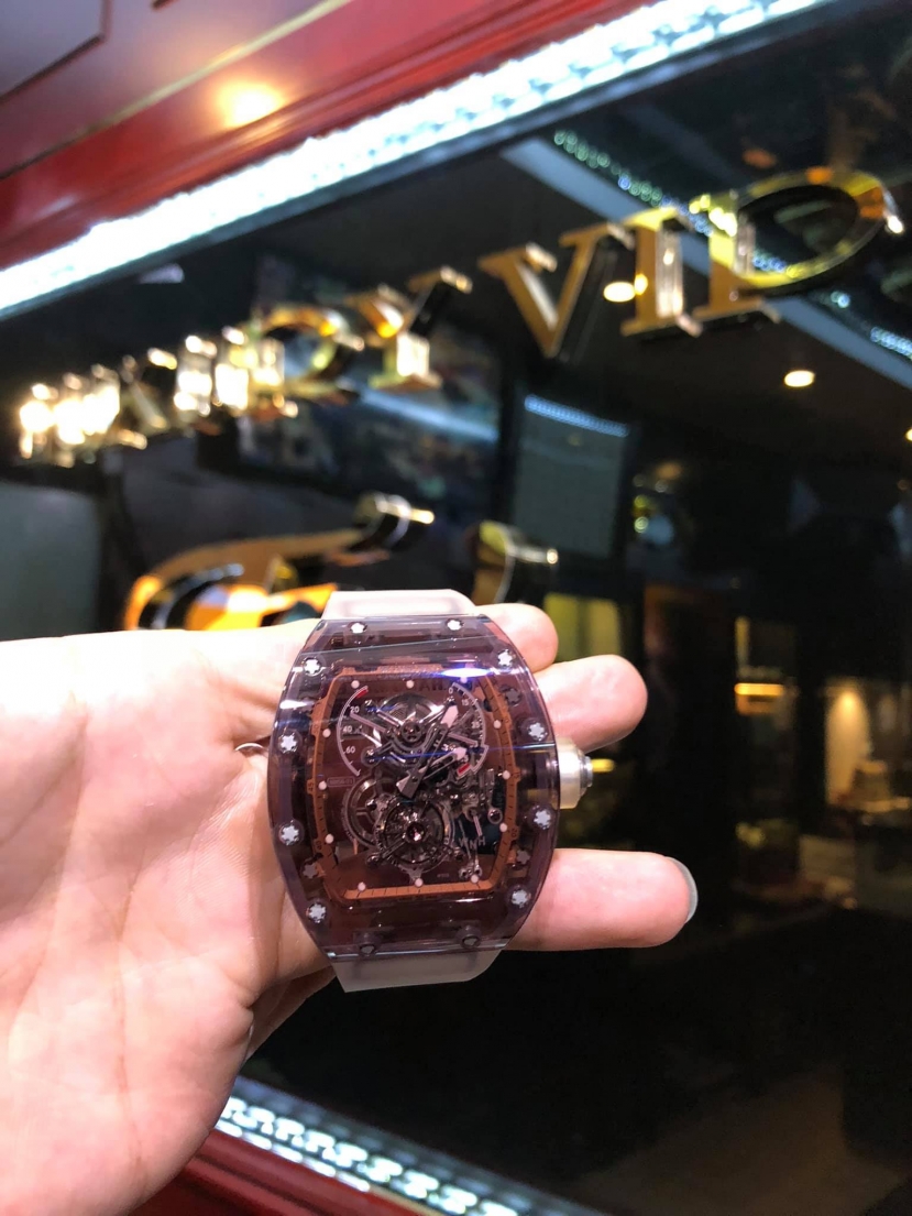 Siêu đồng hồ đại gia Tùng Vàng rao bán 100 tỷ 'chất' thế nào? Siêu đồng hồ đại gia Tùng Vàng rao bán 100 tỷ 'chất' thế nào?