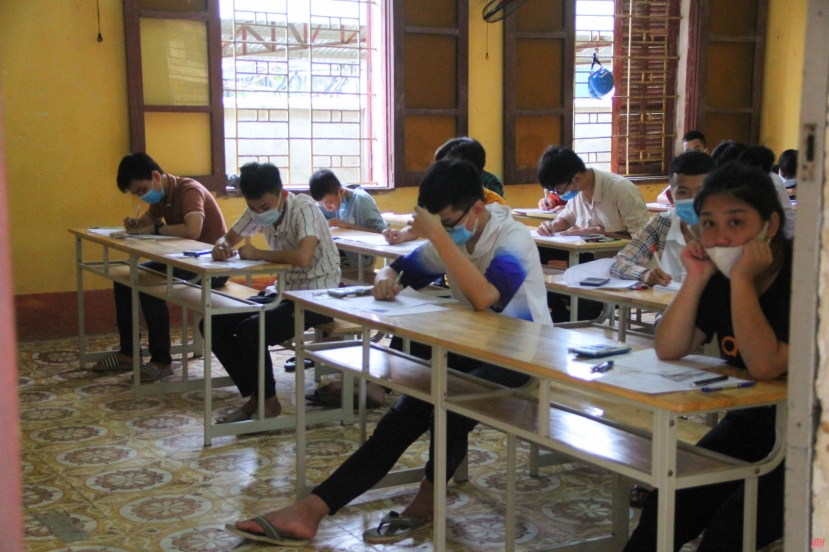 Các thí sinh thi vào lớp 10 tỉnh Thanh Hóa đã hoàn thành cả 3 môn thi Toán, Văn, Tiếng Anh. Ảnh: Báo Thanh Hóa Các thí sinh thi vào lớp 10 tỉnh Thanh Hóa đã hoàn thành cả 3 môn thi Toán, Văn, Tiếng Anh. Ảnh: Báo Thanh Hóa