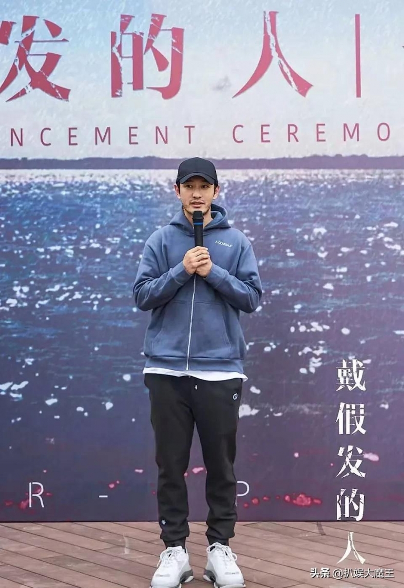 Trước đó, nam diễn viên từng khiến nhiều fan nữ say đắm vì vẻ ngoài nam tính, điển trai. Trước đó, nam diễn viên từng khiến nhiều fan nữ say đắm vì vẻ ngoài nam tính, điển trai.
