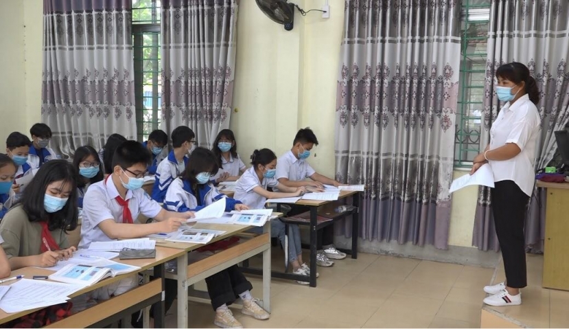 Các thí sinh tỉnh Cao Bằng bước vào kỳ thi tuyển sinh lớp 10 trong 2 ngày 12 và 13/6. Ảnh: Báo Cao Bằng Các thí sinh tỉnh Cao Bằng bước vào kỳ thi tuyển sinh lớp 10 trong 2 ngày 12 và 13/6. Ảnh: Báo Cao Bằng