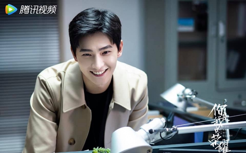 Fan Dương Dương chắc chắn đã lưu poster này về máy. Trời ơi người đâu cười như bùa mê vậy! Fan Dương Dương chắc chắn đã lưu poster này về máy. Trời ơi người đâu cười như bùa mê vậy!