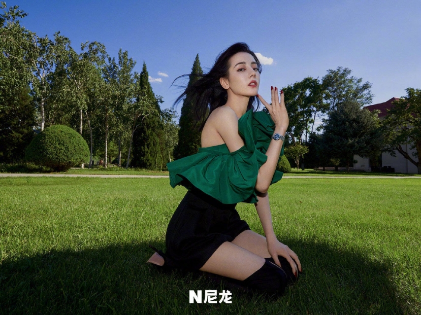 Tối nay, Em là niềm kiêu hãnh của anh lên sóng. Trước giờ G, Địch Lệ Nhiệt Ba còn thả thính fan bằng bộ ảnh tạp chí đẹp nhức nách. Tối nay, Em là niềm kiêu hãnh của anh lên sóng. Trước giờ G, Địch Lệ Nhiệt Ba còn thả thính fan bằng bộ ảnh tạp chí đẹp nhức nách.
