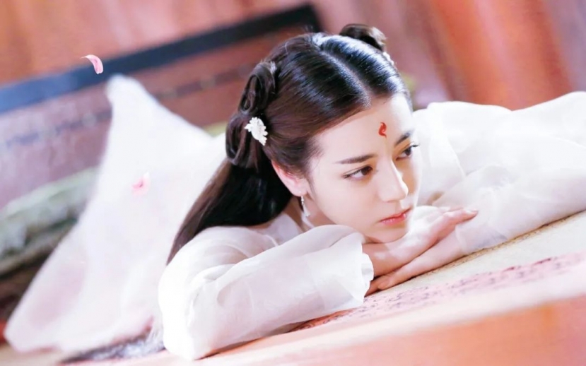 Địch Lệ Nhiệt Ba xuống sắc trong Em Là Niềm Kiêu Hãnh Của Anh - Ảnh 6 Địch Lệ Nhiệt Ba xuống sắc trong Em Là Niềm Kiêu Hãnh Của Anh - Ảnh 6