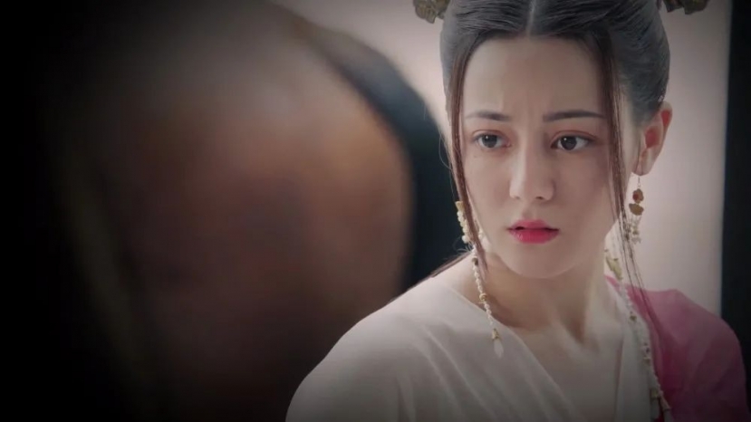 Địch Lệ Nhiệt Ba xuống sắc trong Em Là Niềm Kiêu Hãnh Của Anh - Ảnh 9 Địch Lệ Nhiệt Ba xuống sắc trong Em Là Niềm Kiêu Hãnh Của Anh - Ảnh 9