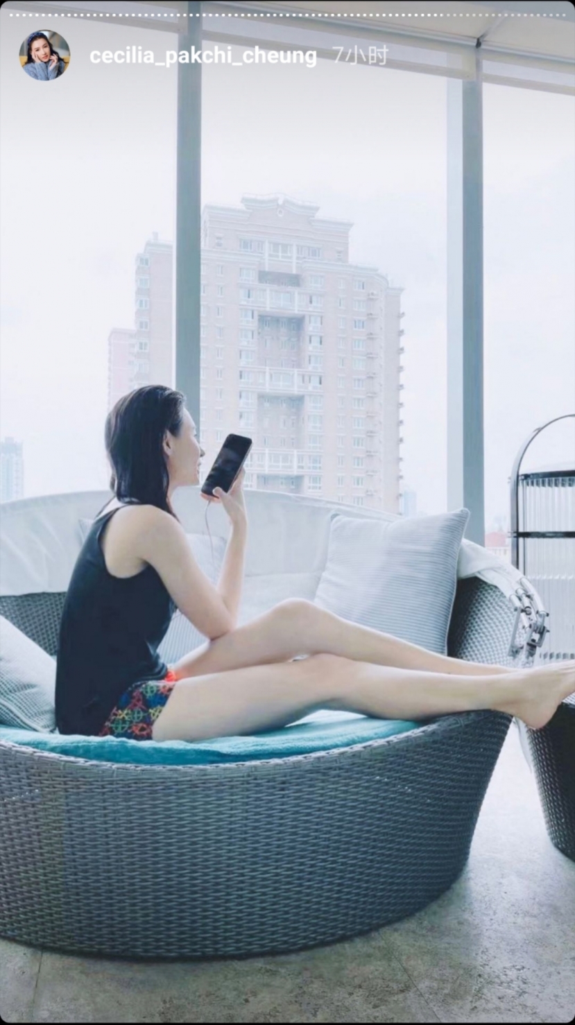 Trương Bá Chi sở hữu vóc dáng cân đối và làn da trắng mịn dù đã là mẹ 3 con. Trương Bá Chi sở hữu vóc dáng cân đối và làn da trắng mịn dù đã là mẹ 3 con.