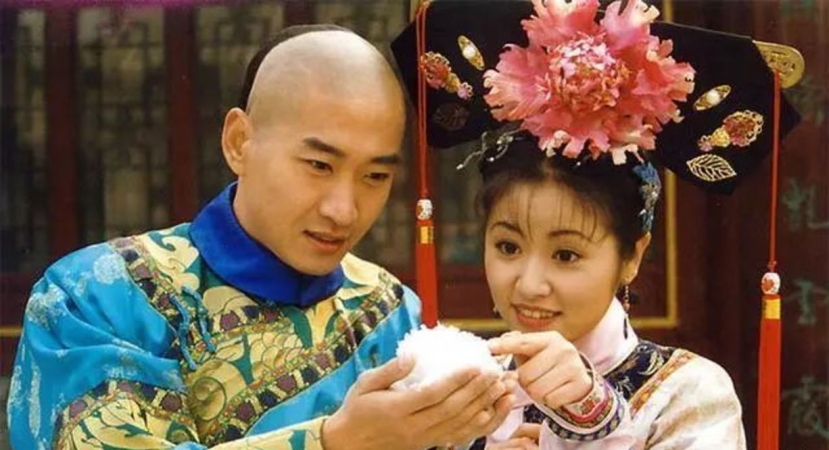 Dàn sao Hoàn Châu cách cách ngày ấy - bây giờ: 3 nữ thần lần lượt ngã ngựa, 2 nam thần tiếp tục tỏa sáng - Ảnh 3 Dàn sao Hoàn Châu cách cách ngày ấy - bây giờ: 3 nữ thần lần lượt ngã ngựa, 2 nam thần tiếp tục tỏa sáng - Ảnh 3