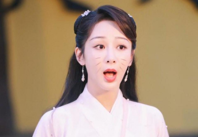 Trước đó, nhiều người bày tỏ thương cảm cho Dương Tử khi Thanh Trâm Hành không thể lên sóng do Ngô Diệc Phàm. Trước đó, nhiều người bày tỏ thương cảm cho Dương Tử khi Thanh Trâm Hành không thể lên sóng do Ngô Diệc Phàm.