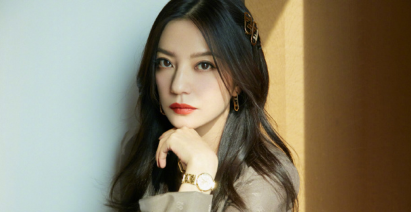 Vậy là những thế hệ người dân Trung Quốc về sau sẽ không còn biết Triệu Vy là ai. Vậy là những thế hệ người dân Trung Quốc về sau sẽ không còn biết Triệu Vy là ai.