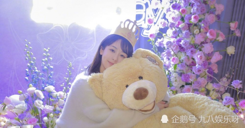 Dương Tử nhận được rất nhiều lời chúc mừng sinh nhật từ những nghệ sĩ trong Cbiz. Dương Tử nhận được rất nhiều lời chúc mừng sinh nhật từ những nghệ sĩ trong Cbiz.