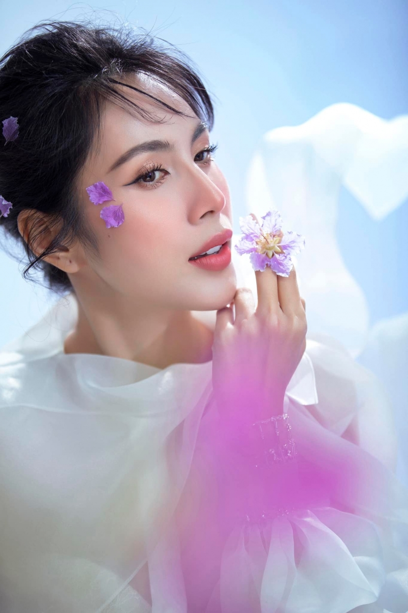Sao Việt 25/1: Vy Oanh thái độ 'căng' sau khi đòi bồi thường 1 tỷ, Trấn Thành nhận tin vui hơn cả 'trắng án' - Ảnh 1 Sao Việt 25/1: Vy Oanh thái độ 'căng' sau khi đòi bồi thường 1 tỷ, Trấn Thành nhận tin vui hơn cả 'trắng án' - Ảnh 1