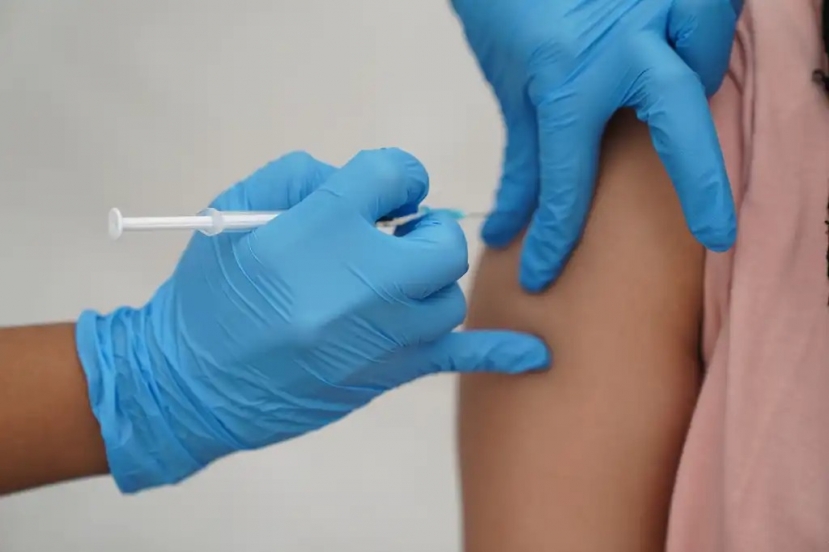 Người đàn ông tiêm vaccine 90 lần để bán phiếu chứng nhận tiêm chủng Người đàn ông tiêm vaccine 90 lần để bán phiếu chứng nhận tiêm chủng