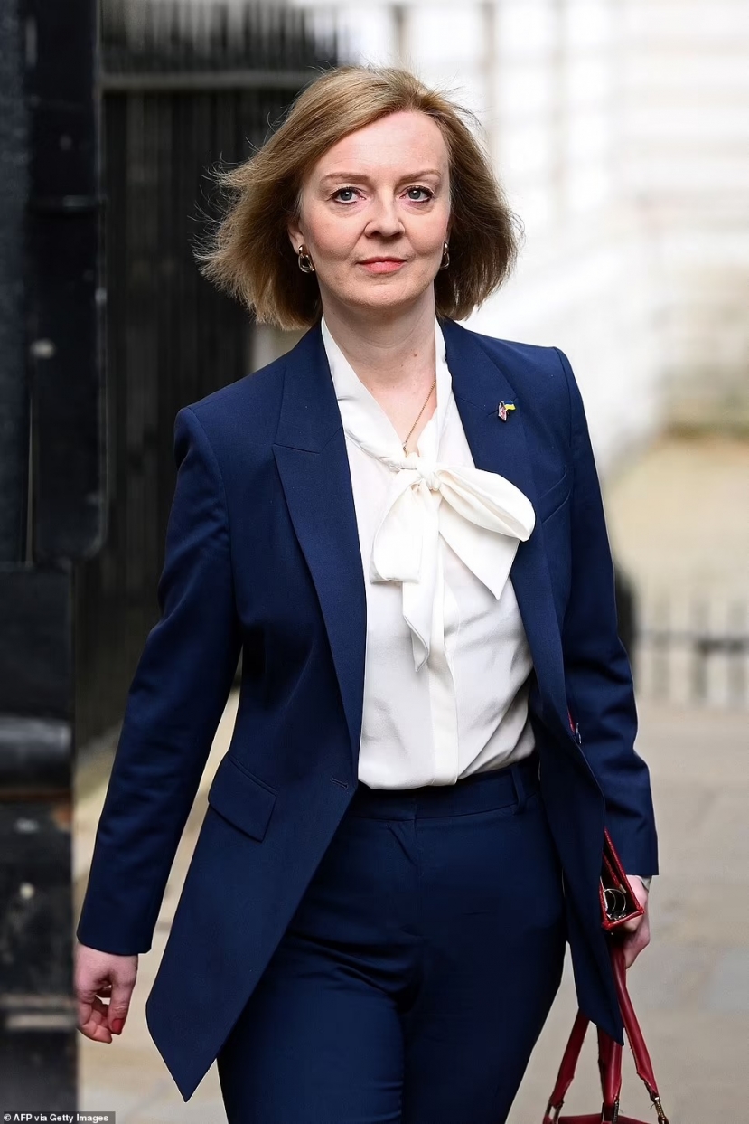 Ngoại trưởng Anh Liz Truss. Ngoại trưởng Anh Liz Truss.