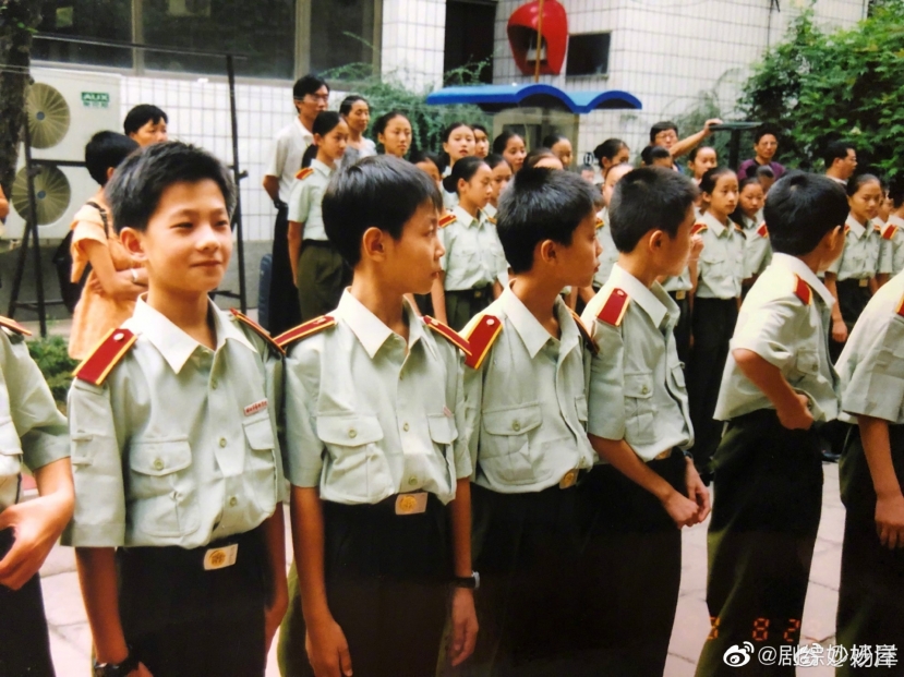 Thanh niên nghiêm túc Dương Dương khi mắc cười thật đáng yêu. Thanh niên nghiêm túc Dương Dương khi mắc cười thật đáng yêu.