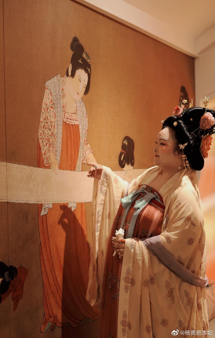 Cô gái 100kg nổi tiếng nhờ cosplay Dương Quý Phi 'giống y chang bản gốc' - Ảnh 1 Cô gái 100kg nổi tiếng nhờ cosplay Dương Quý Phi 'giống y chang bản gốc' - Ảnh 1