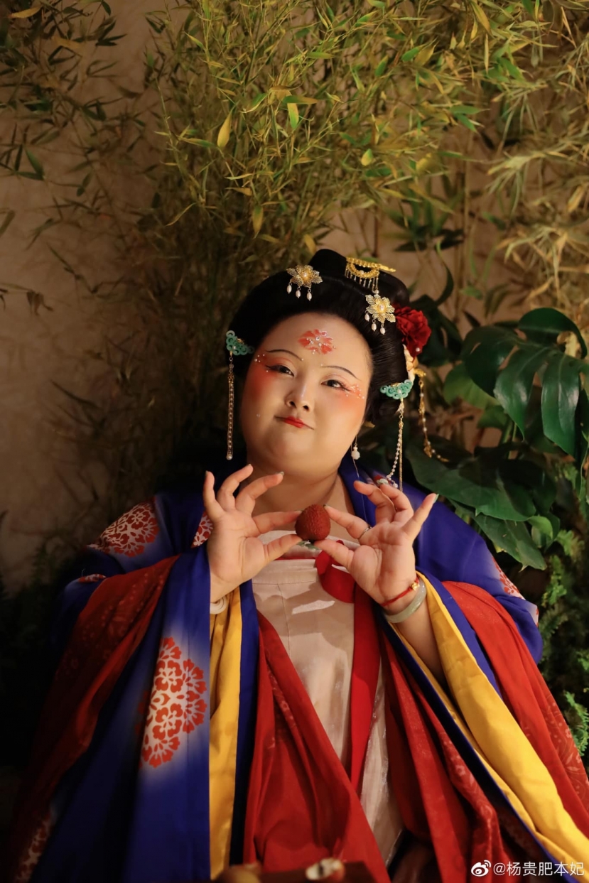 Cô gái 100kg nổi tiếng nhờ cosplay Dương Quý Phi 'giống y chang bản gốc' - Ảnh 2 Cô gái 100kg nổi tiếng nhờ cosplay Dương Quý Phi 'giống y chang bản gốc' - Ảnh 2