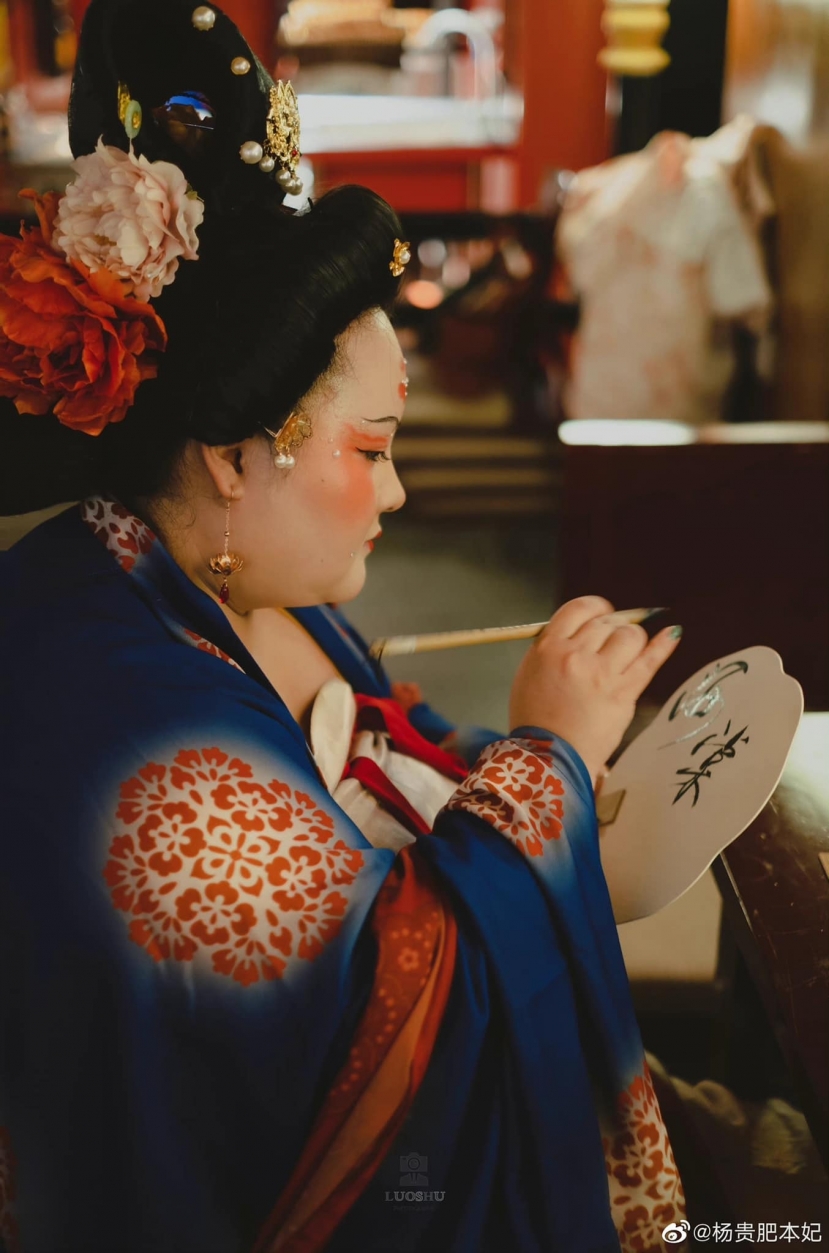 Cô gái 100kg nổi tiếng nhờ cosplay Dương Quý Phi 'giống y chang bản gốc' - Ảnh 4 Cô gái 100kg nổi tiếng nhờ cosplay Dương Quý Phi 'giống y chang bản gốc' - Ảnh 4